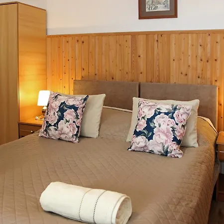 Gosciniec Nad Zalewem Guest house