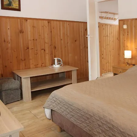 Gosciniec Nad Zalewem Guest house